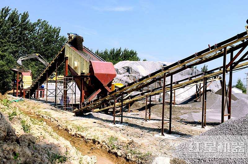 河南客戶1000型錘式破碎機(jī)工作現(xiàn)場(chǎng)
