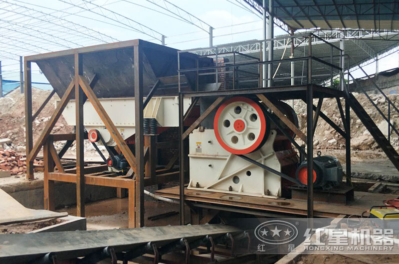 江西客戶大型破石機(jī)工作現(xiàn)場(chǎng)圖片