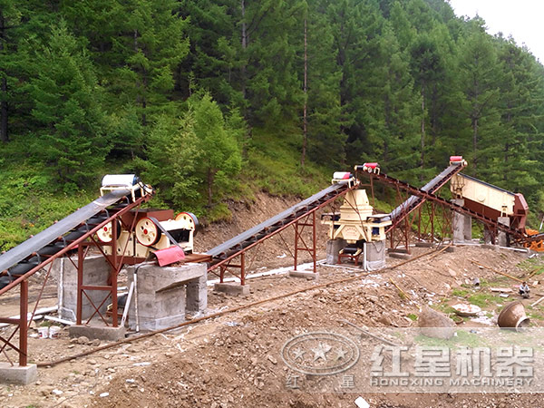 水泥破碎機(jī)現(xiàn)場(chǎng)作業(yè)實(shí)拍